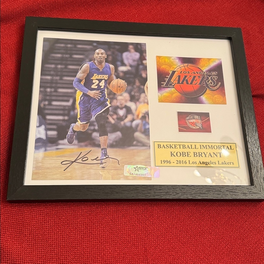 Kobe Bryant Los Angeles Lakers signed photo
